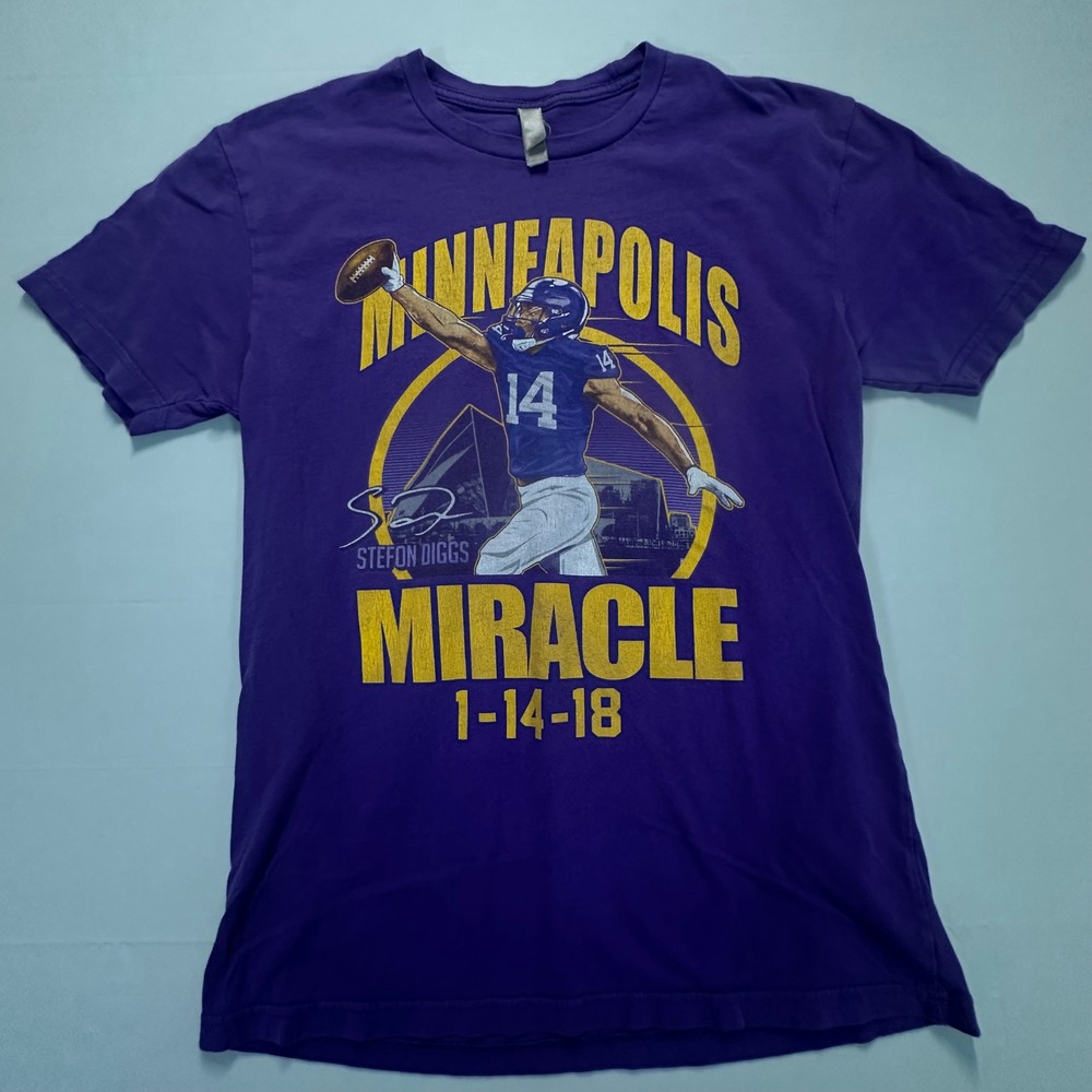 Stefon Diggs‎ Minneapolis Miracle 1-14-18 Purple Graphic T-Shirt Womens Small